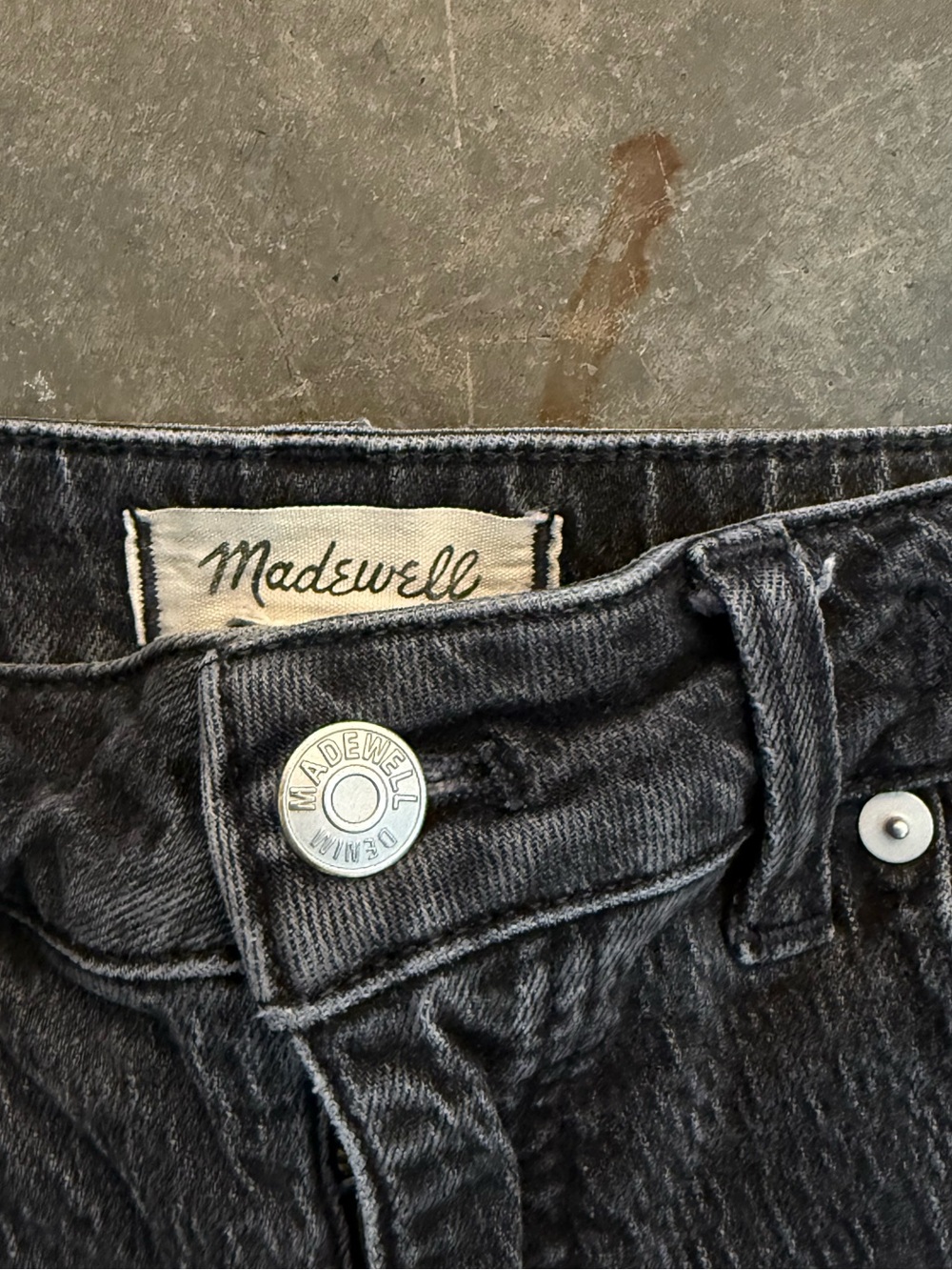 Madewell Curvy 90s Straight Jeans // Size 29 Washed Black High Rise